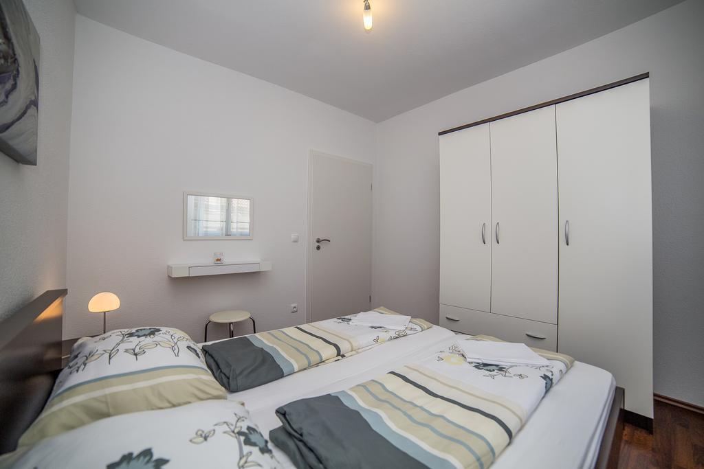 Apartments Kati Omis Exterior photo