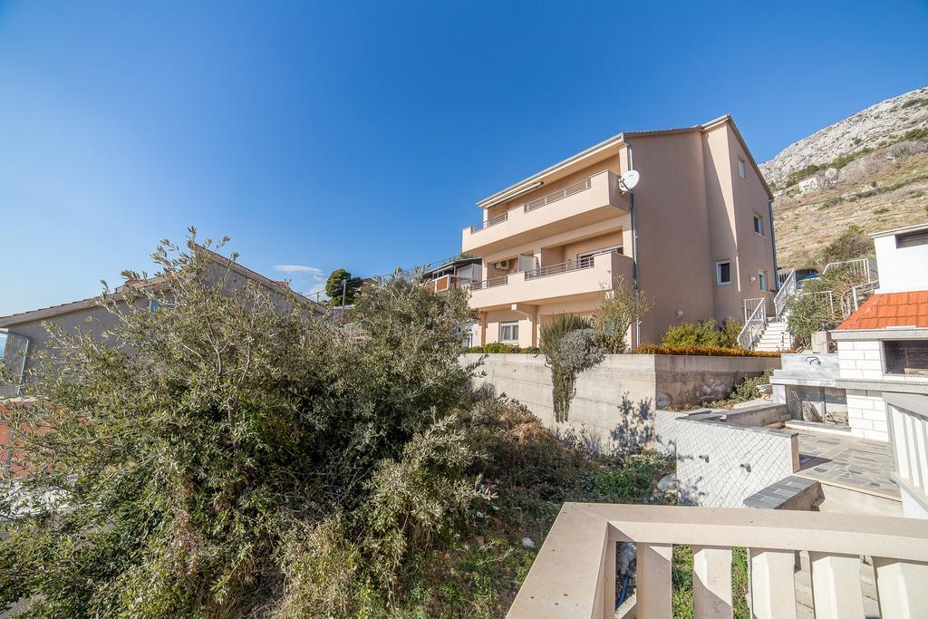 Apartments Kati Omis Exterior photo