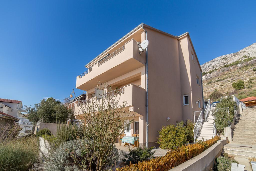 Apartments Kati Omis Exterior photo